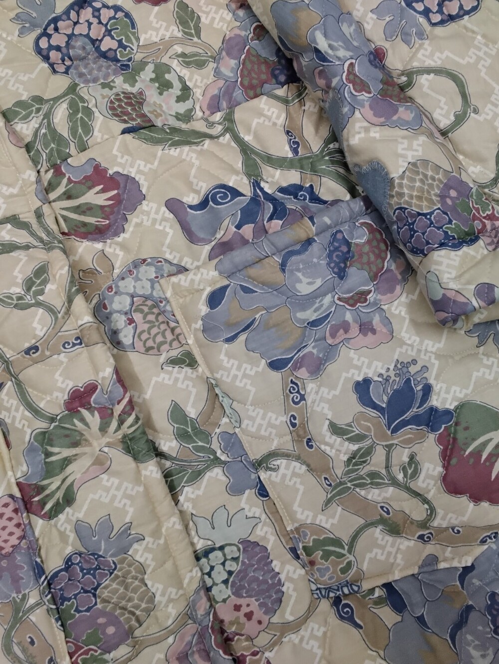 4031 Size XL/1X Quilted Floral Puff Jacket with Pastel Blooms And Apploque. - Picture 3 of 8